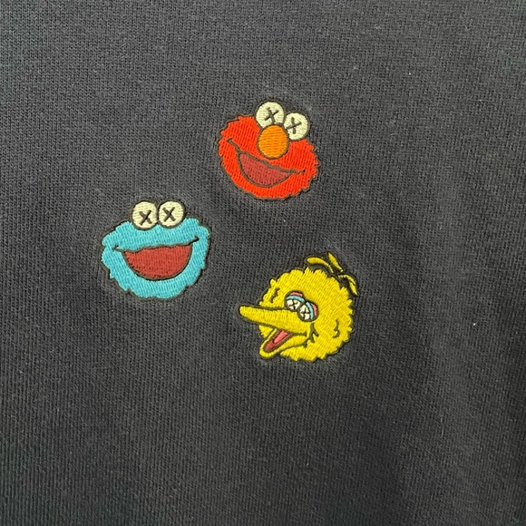 UNIQULO X KAWS Sesame Street Navy Blue Hoodie - Picture 3 of 6